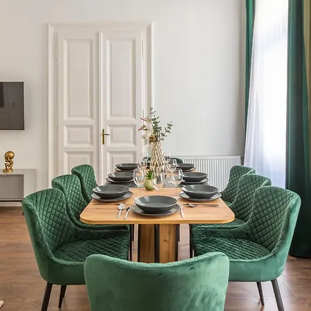 דירה Luxurious Prestige Next To The New York Cafe *