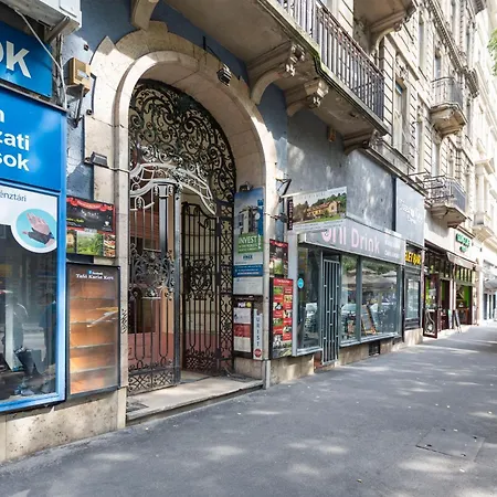 Luxurious Prestige Next To The New York Cafe * בודפשט